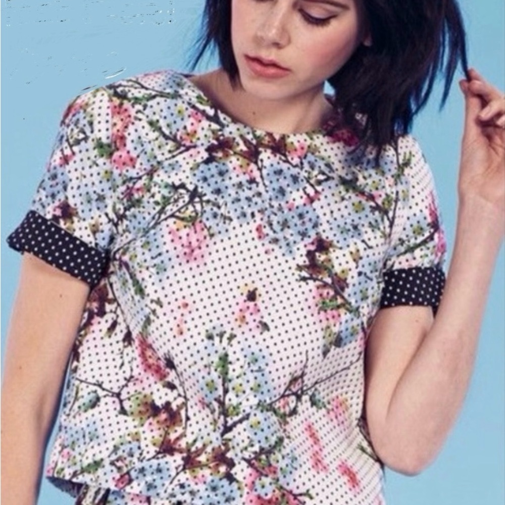 NWT!!! Scarlet Dots & Oriental Floral Top
